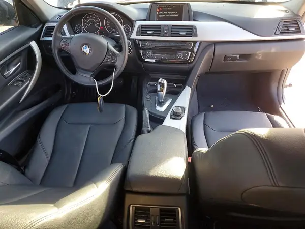 WBA8E5G52HNU42194 2017 BMW 3ER - Image 8
