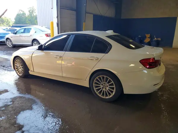 WBA8E5G52JNU46946 2018 BMW 3ER - Image 2