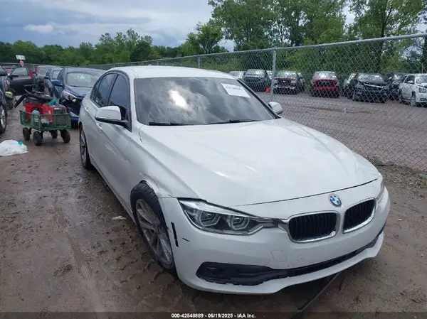 WBA8E5G52JNV01959 2018 BMW 3ER - Image 1