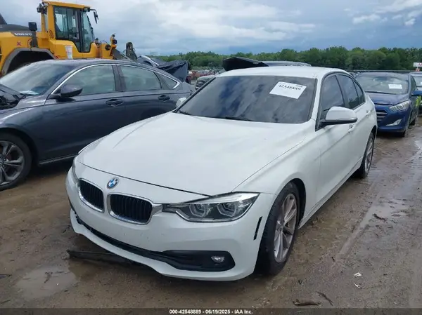 WBA8E5G52JNV01959 2018 BMW 3ER - Image 2