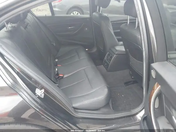 WBA8E5G53HNU41555 2017 BMW 3ER - Image 8