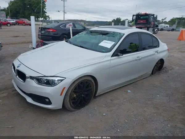 WBA8E5G53JNU46583 2018 BMW 3ER - Image 2