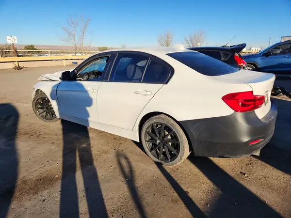 WBA8E5G53JNU47460 2018 BMW 3ER - Image 2