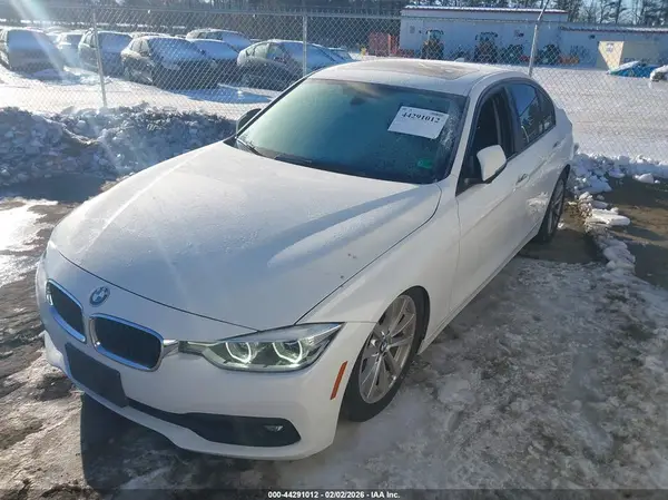 WBA8E5G54JNU45782 2018 BMW 3ER - Image 2