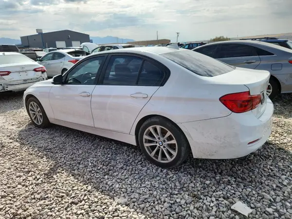 WBA8E5G54JNU46818 2018 BMW 3ER - Image 2
