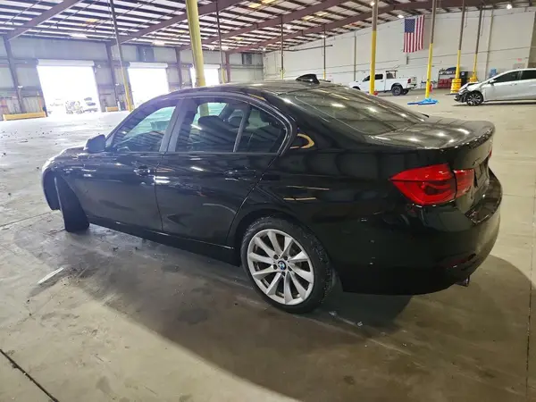 WBA8E5G54JNV03194 2018 BMW 3ER - Image 2