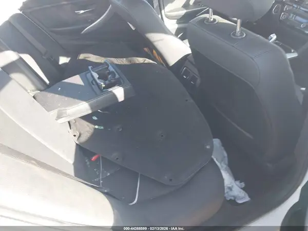 WBA8E5G55JNV01826 2018 BMW 3ER - Image 8
