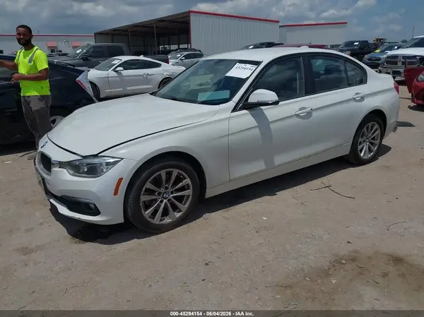 WBA8E5G55JNV02121 2018 BMW 3ER - Image 2