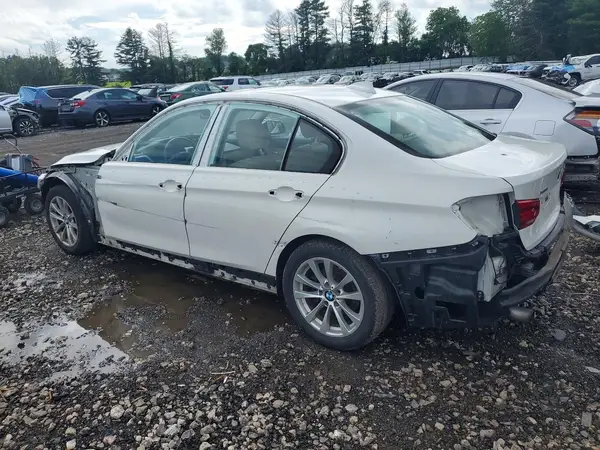WBA8E5G55JNV02975 2018 BMW 3ER - Image 2