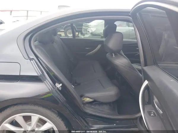 WBA8E5G56HNU42070 2017 BMW 3ER - Image 8