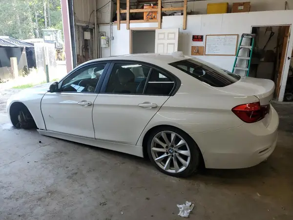 WBA8E5G56JNU45704 2018 BMW 3ER - Image 2