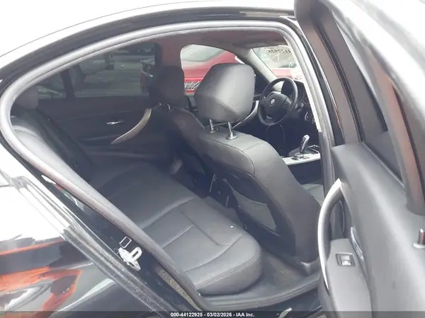 WBA8E5G56JNU48134 2018 BMW 3ER - Image 8
