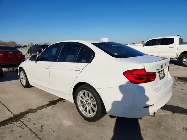 WBA8E5G57JNU46165 2018 BMW 3ER - Image 2