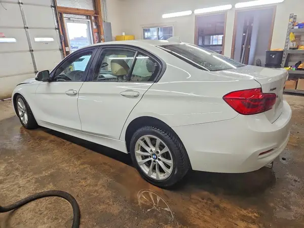 WBA8E5G57JNU46912 2018 BMW 3ER - Image 2