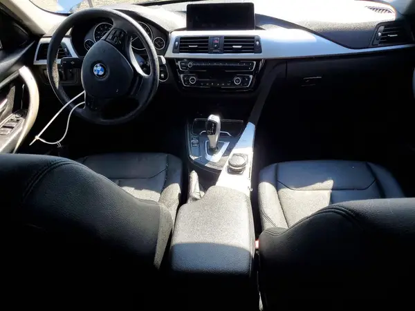 WBA8E5G57JNU47185 2018 BMW 3ER - Image 8