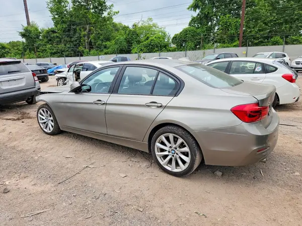 WBA8E5G57JNV03111 2018 BMW 3ER - Image 2