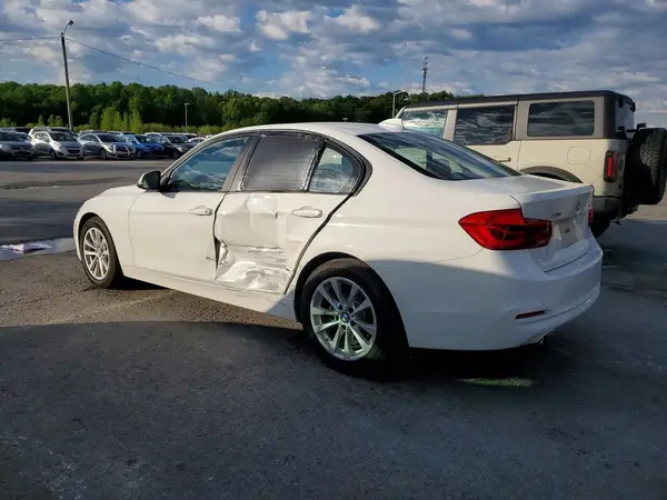 WBA8E5G58JNU47311 2018 BMW 3ER - Image 2
