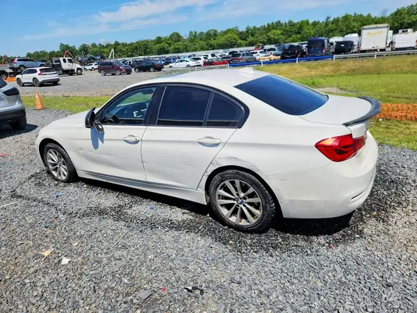 WBA8E5G58JNV01710 2018 BMW 3ER - Image 2