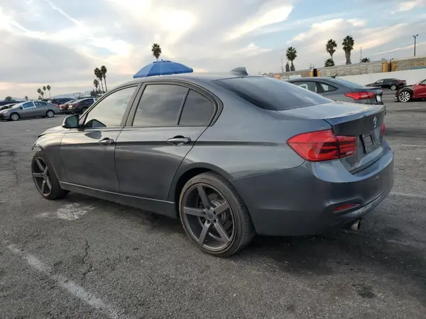 WBA8E5G58JNV01853 2018 BMW 3ER - Image 2