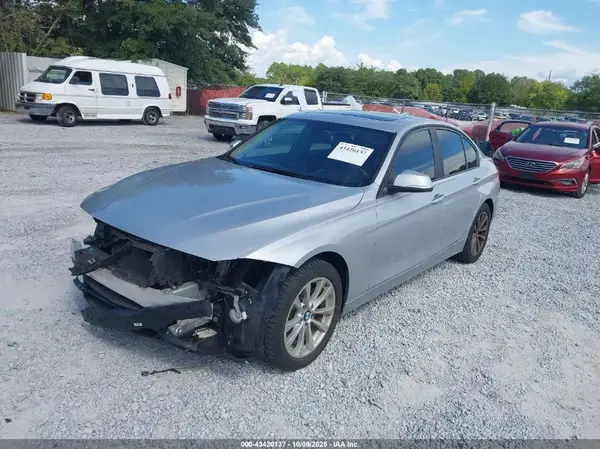 WBA8E5G59JNU45745 2018 BMW 3ER - Image 2