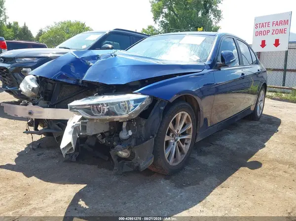 WBA8E5G59JNU45857 2018 BMW 3ER - Image 2