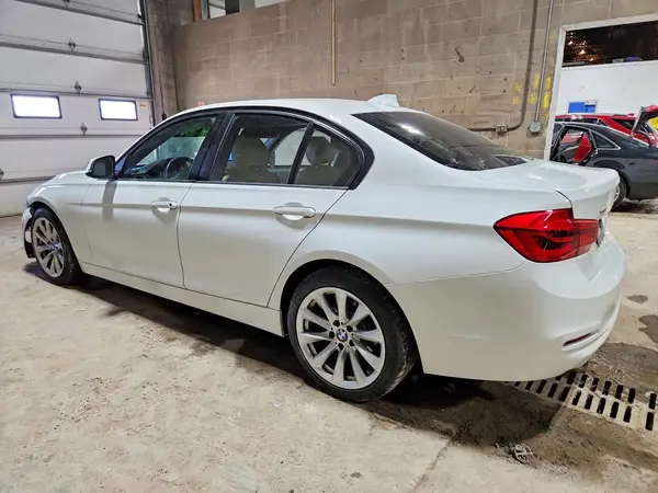 WBA8E5G59JNU46796 2018 BMW 3ER - Image 2