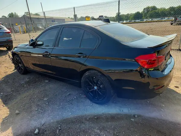 WBA8E5G59JNV01828 2018 BMW 3ER - Image 2