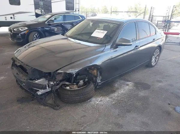 WBA8E5G59JNV02493 2018 BMW 3ER - Image 2