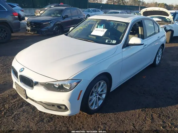 WBA8E5G5XHNU41956 2017 BMW 3ER - Image 2