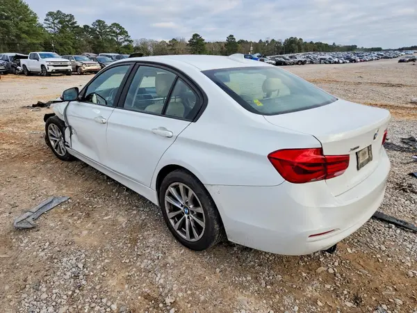 WBA8E5G5XHNU42234 2017 BMW 3ER - Image 2