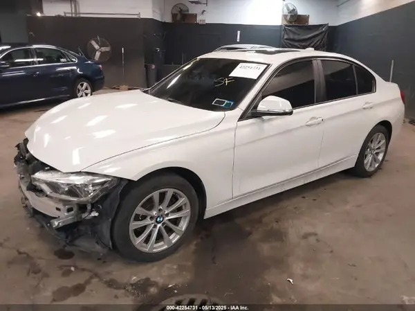 WBA8E5G5XJNU45768 2018 BMW 3ER - Image 2
