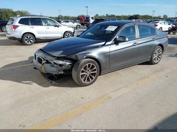 WBA8E5G5XJNU45995 2018 BMW 3ER - Image 2