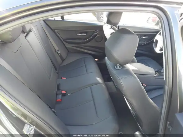 WBA8E5G5XJNU45995 2018 BMW 3ER - Image 8