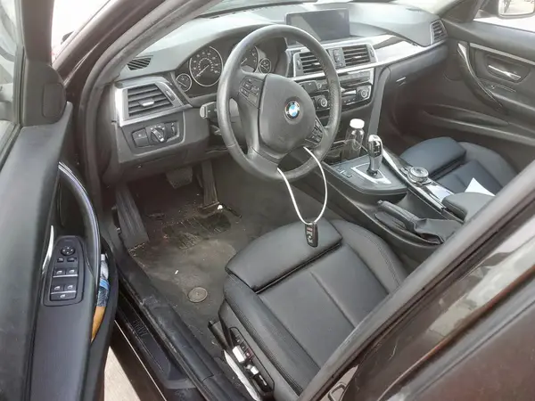 WBA8E5G5XJNU46001 2018 BMW 3ER - Image 8