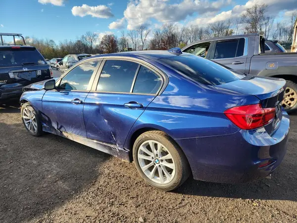 WBA8E5G5XJNU47973 2018 BMW 3ER - Image 2