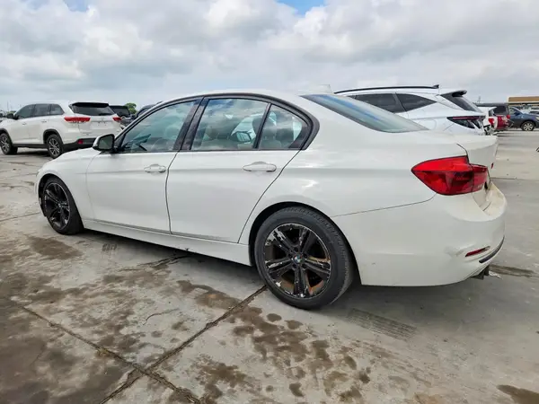 WBA8E9G51GNT43971 2016 BMW 3ER - Image 2