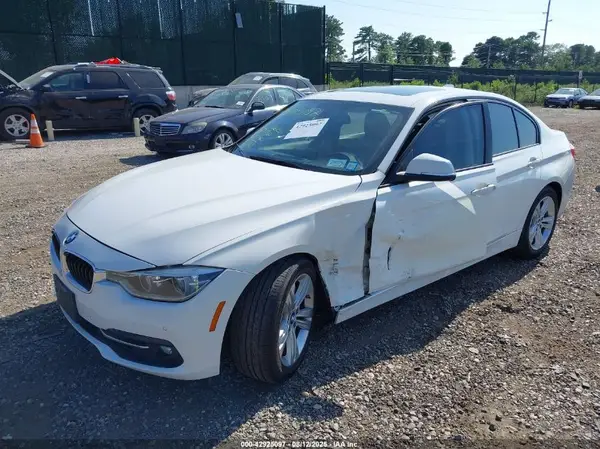 WBA8E9G52GNU28706 2016 BMW 3ER - Image 2