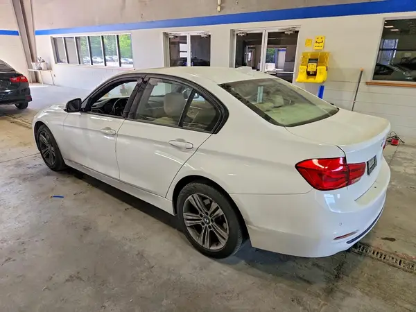 WBA8E9G55GNT81476 2016 BMW 3ER - Image 2