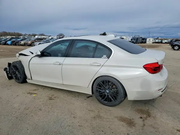 WBA8F1C37HK825818 2017 BMW 3ER - Image 2