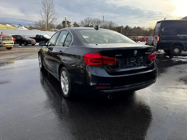 WBA8F1C51JAE93214 2018 BMW 3ER - Image 2