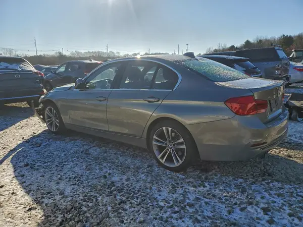 WBA8F1C52JAE93318 2018 BMW 3ER - Image 2