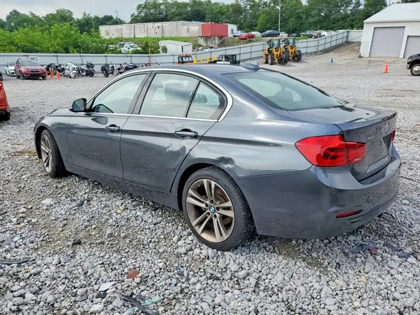 WBA8F1C53JAE93246 2018 BMW 3ER - Image 2