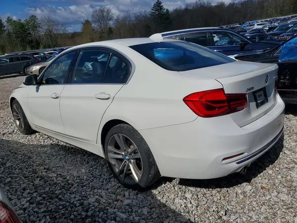 WBA8F1C55JAE97170 2018 BMW 3ER - Image 2