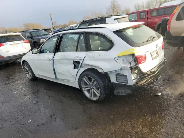 WBA8J1C32HA018286 2017 BMW 3ER - Image 2
