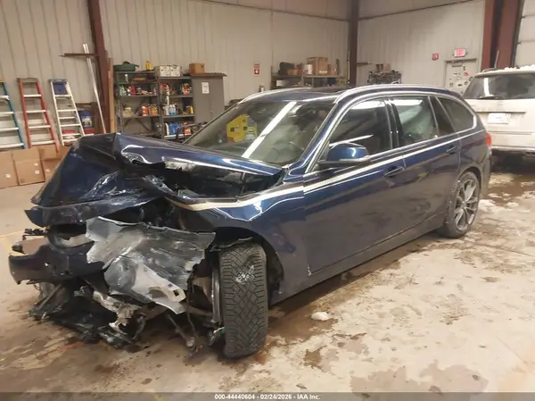 WBA8J1C34HA018502 2017 BMW 3ER - Image 2