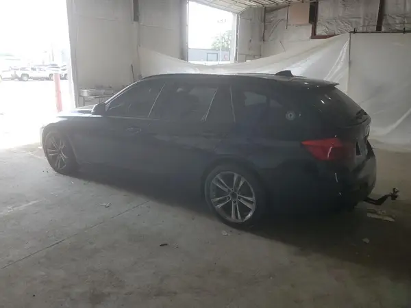 WBA8J1C39HA018933 2017 BMW 3ER - Image 2