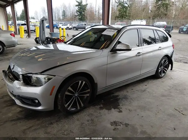 WBA8J1C58JA379514 2018 BMW 3ER - Image 2