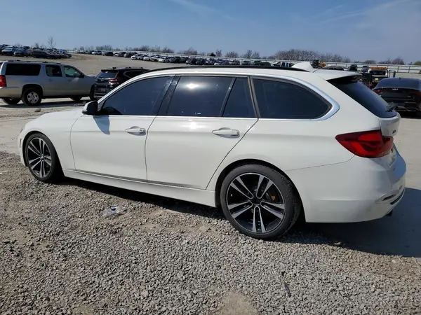 WBA8J1C5XJA379532 2018 BMW 3ER - Image 2