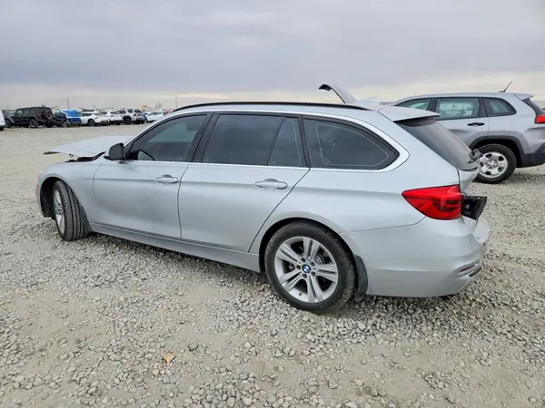 WBA8K3C56JA023992 2018 BMW 3ER - Image 2