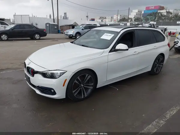WBA8K3C57JA023905 2018 BMW 3ER - Image 2